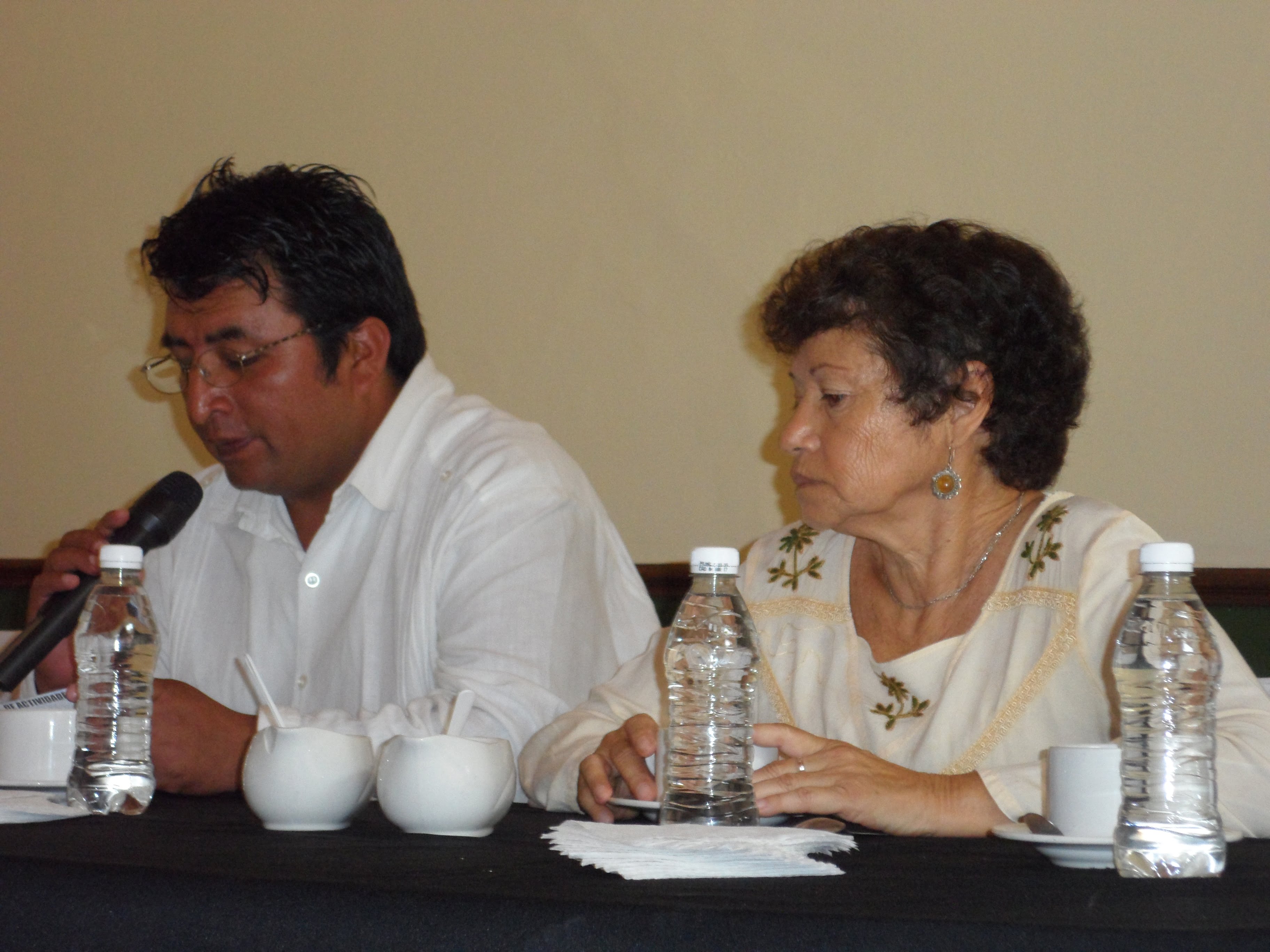 Mario García Benigno, director del festival, y la maestra Beatriz Canabal