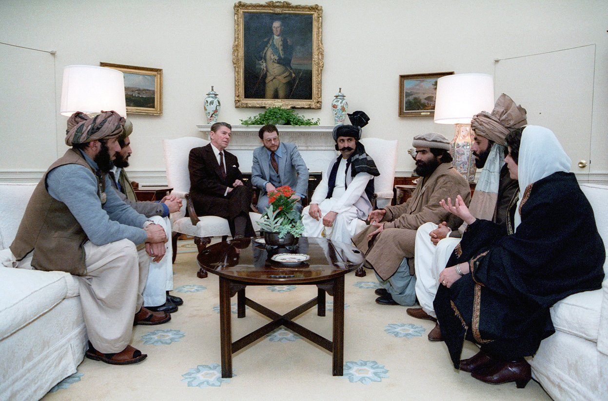 Reagan reunido con Al Quaeda en la Casa Blanca