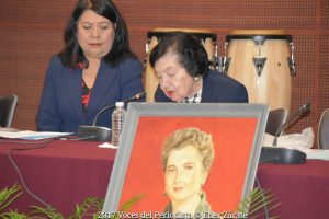 La señora Ivonne Sánchez recordó la sabiduróa y gentileza de la Dra. Emma Godoy