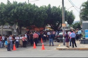 Rèplica del sismo del 7 de septiembre obliga a personas a evacuar sus centros de trabajo. Foto: @AlertaChiapas 